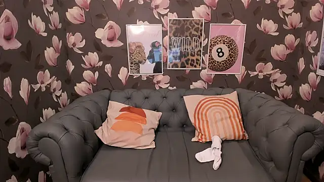 Snapshot of Karen_Villis chatting on 13, 4, 2026 Karen Villis online show from 13, 4, 2026