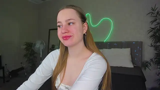 Candy Cansew online show from 3, 12, 2025