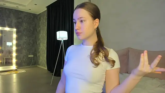 Candy Cansew online show from 18, 12, 2025