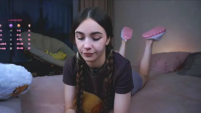 Snapshot of CupSizeGirl chatting on 21, 9, 2025 CupSizeGirl online show from 21, 9, 2025