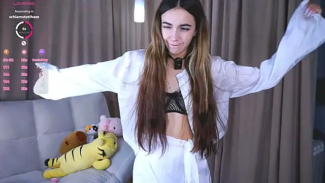 Snapshot of CupSizeGirl chatting on 29, 9, 2025 CupSizeGirl online show from 29, 9, 2025