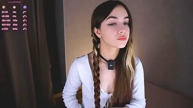 Snapshot of CupSizeGirl chatting on 7, 10, 2025 CupSizeGirl online show from 7, 10, 2025