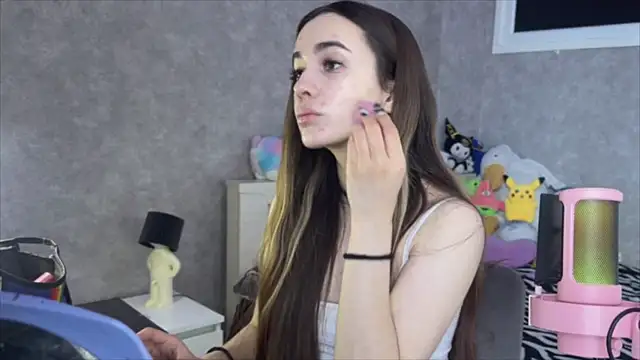 Snapshot of CupSizeGirl chatting on 15, 4, 2026 CupSizeGirl online show from 15, 4, 2026