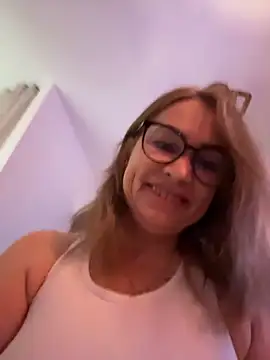 Snapshot of O-Eva chatting on 7, 3, 2026 O-Eva online show from 7, 3, 2026