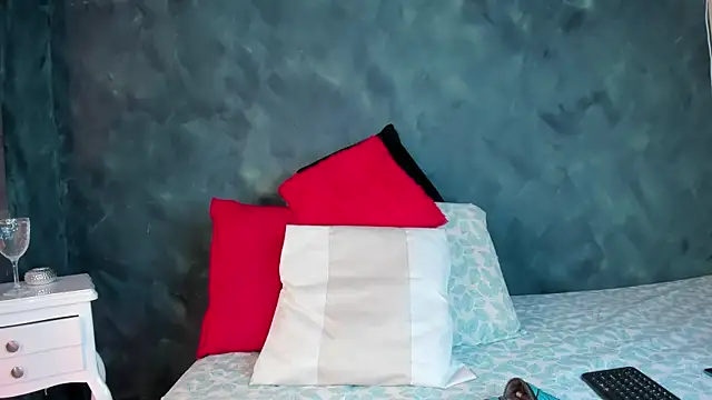 Snapshot of GingerMoon_ chatting on 6, 4, 2026 GingerMoon online show from 6, 4, 2026