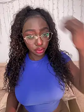 Snapshot of alissradiante1 chatting on 15, 1, 2026 alissradiante1 online show from 15, 1, 2026