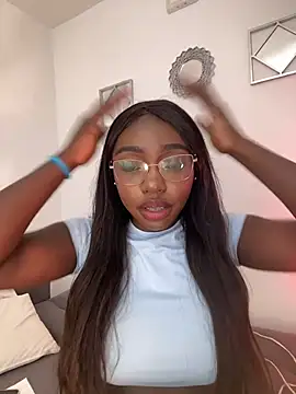 Snapshot of alissradiante1 chatting on 9, 4, 2026 alissradiante1 online show from 9, 4, 2026