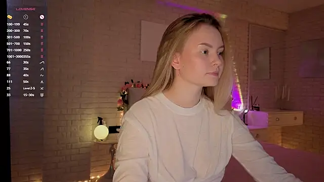 Snapshot of FlowersLover chatting on 4, 10, 2025 FlowersLover online show from 4, 10, 2025