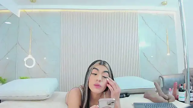 Snapshot of Antonella_west chatting on 22, 12, 2025 Antonella west online show from 22, 12, 2025