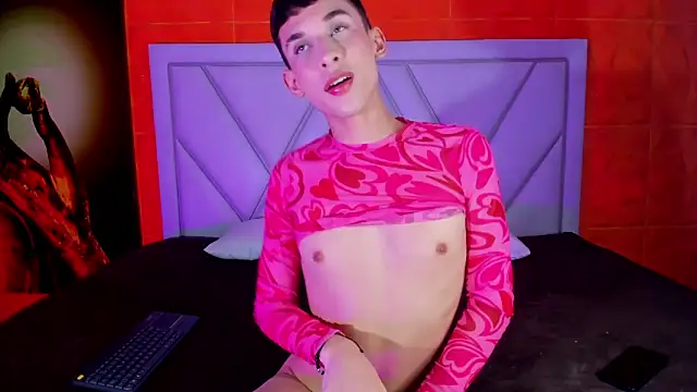 Snapshot of owen-stone chatting on 18, 4, 2026 owen-stone online show from 18, 4, 2026