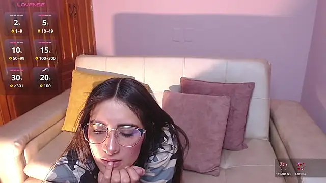 alesiamoore online show from 7, 11, 2025