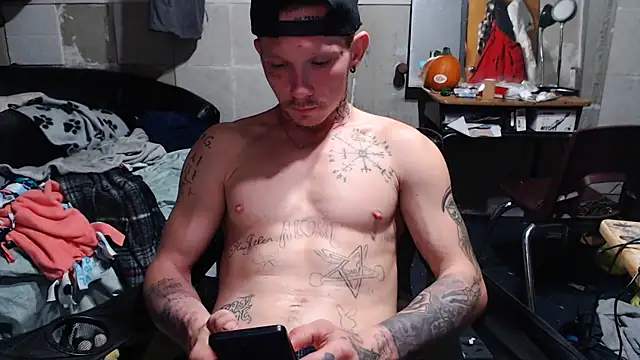 Snapshot of mastertrap chatting on 11, 11, 2025 mastertrap online show from 11, 11, 2025