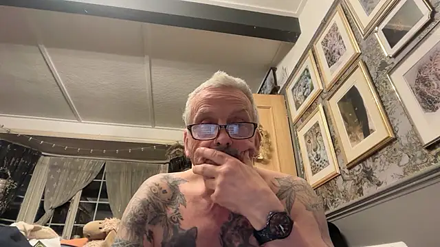 Snapshot of poggles chatting on 3, 3, 2026 poggles online show from 3, 3, 2026