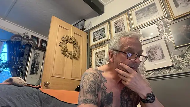 Snapshot of poggles chatting on 24, 3, 2026 poggles online show from 24, 3, 2026