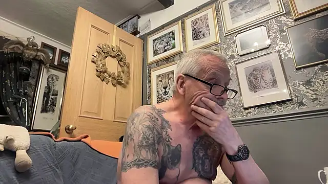 Snapshot of poggles chatting on 2, 4, 2026 poggles online show from 2, 4, 2026