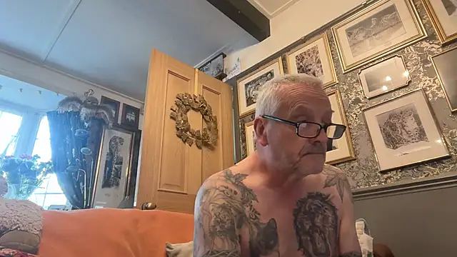 Snapshot of poggles chatting on 6, 4, 2026 poggles online show from 6, 4, 2026