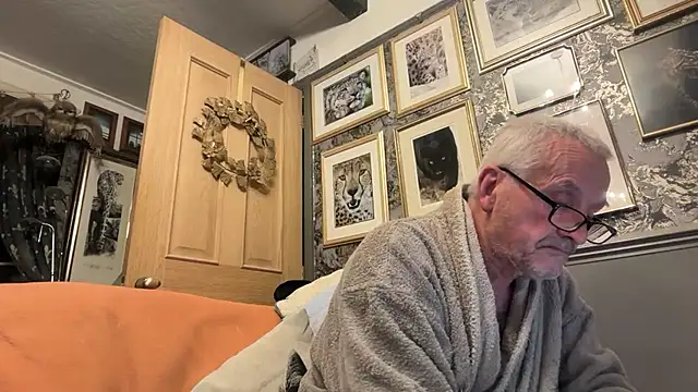 Snapshot of poggles chatting on 6, 4, 2026 poggles online show from 6, 4, 2026