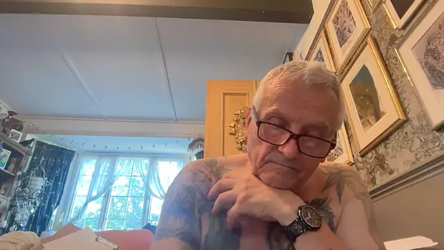 Snapshot of poggles chatting on 6, 7, 2026 poggles online show from 6, 7, 2026