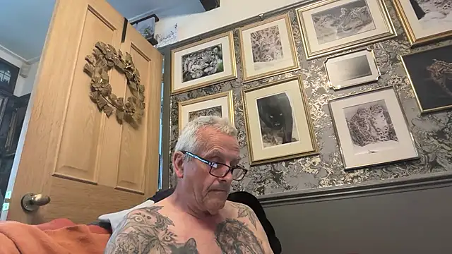 Snapshot of poggles chatting on 8, 7, 2026 poggles online show from 8, 7, 2026