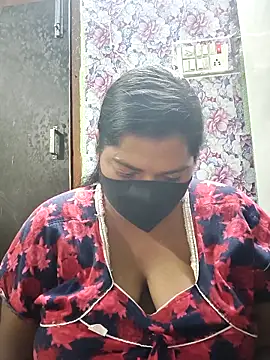 Snapshot of Liyaa_24 chatting on 7, 4, 2026 Liyaa 24 online show from 7, 4, 2026