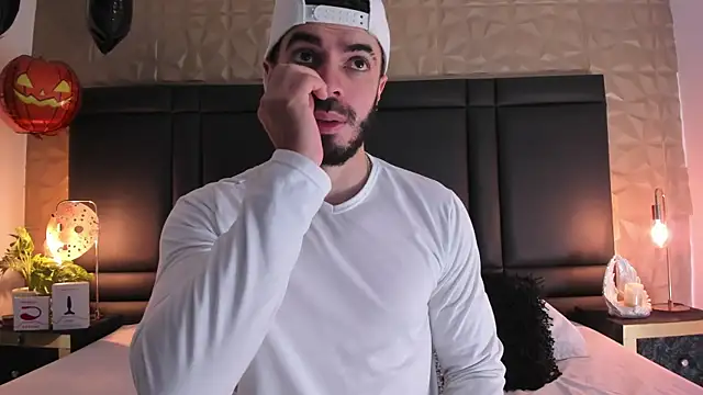 AxelThompson  online show from 16, 10, 2025