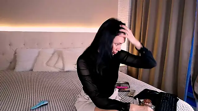 Snapshot of MonikaBelachi chatting on 18, 11, 2025 MonikaBelachi online show from 18, 11, 2025