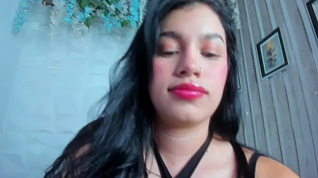 Snapshot of zarahcoxx chatting on 12, 9, 2025 zarahcoxx online show from 12, 9, 2025