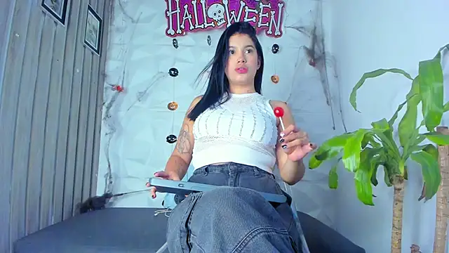 Snapshot of zarahcoxx chatting on 18, 10, 2025 zarahcoxx online show from 18, 10, 2025