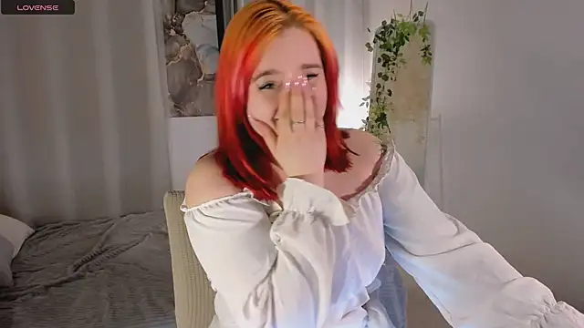 Snapshot of lunaalli chatting on 11, 4, 2026 lunaalli online show from 11, 4, 2026