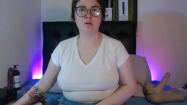 KrystalAdams online show from 10, 7, 2026