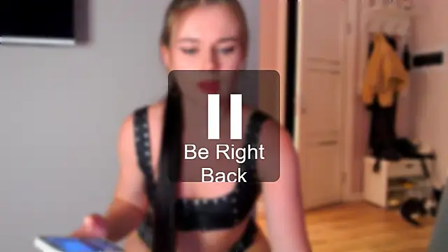 Snapshot of AlexaButttler chatting on 20, 10, 2025 AlexaButttler online show from 20, 10, 2025