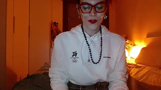 Snapshot of refem9 chatting on 19, 12, 2025 refem9 online show from 19, 12, 2025