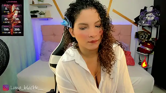 Snapshot of Luna_blackk chatting on 3, 5, 2026 Luna blackk online show from 3, 5, 2026