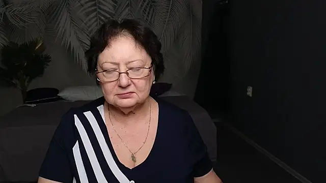 Margo Moll online show from 25, 11, 2025