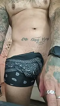 Snapshot of David_tatto1 chatting on 21, 12, 2025 David tatto1 online show from 21, 12, 2025