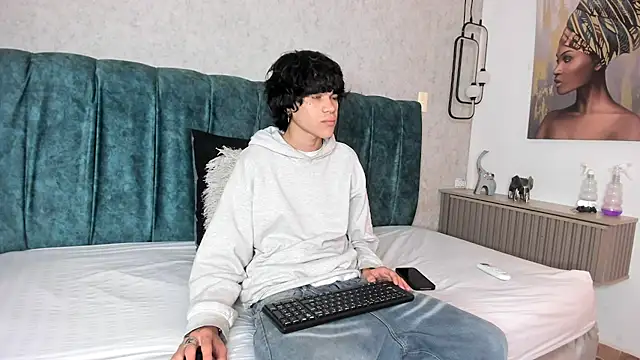 Diamond twink online show from 26, 6, 2026