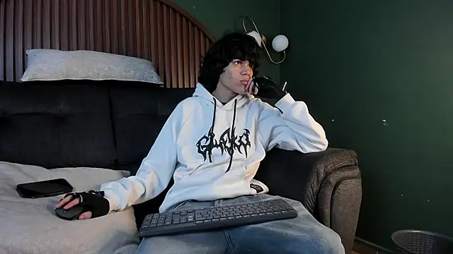 Diamond twink online show from 12, 7, 2026