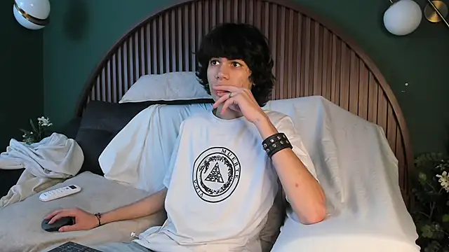 Diamond twink online show from 16, 7, 2026