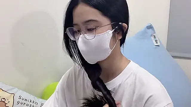 Snapshot of LHeart chatting on 11, 4, 2026 LHeart online show from 11, 4, 2026