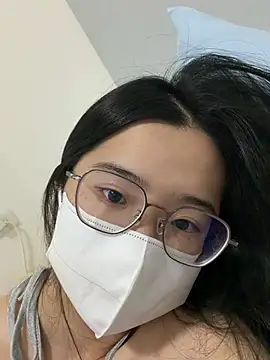 Snapshot of LHeart chatting on 15, 4, 2026 LHeart online show from 15, 4, 2026