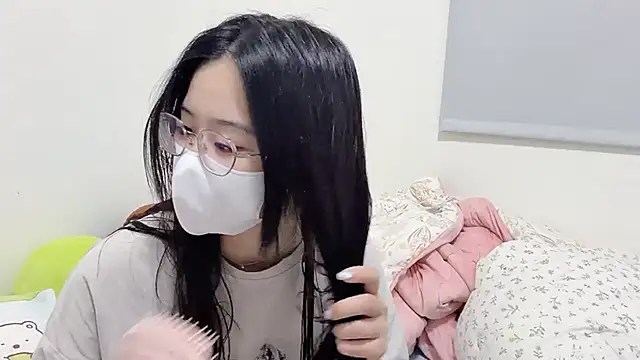 Snapshot of LHeart chatting on 21, 4, 2026 LHeart online show from 21, 4, 2026