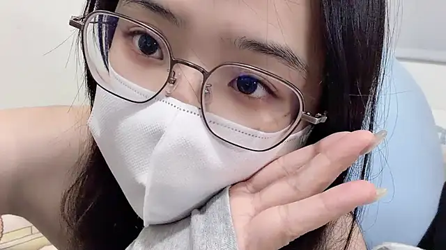 Snapshot of LHeart chatting on 23, 4, 2026 LHeart online show from 23, 4, 2026