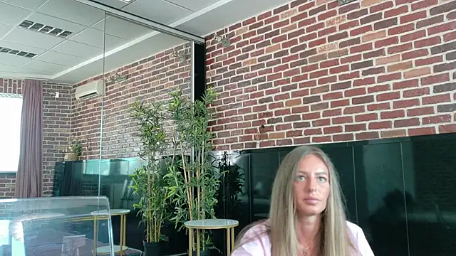 Snapshot of MayaHellen chatting on 1, 5, 2026 MayaHellen online show from 1, 5, 2026