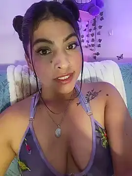 Snapshot of Fox_Roxxan chatting on 19, 6, 2026 Fox Roxxan online show from 19, 6, 2026