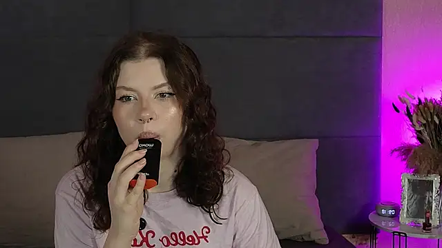 Snapshot of RianaRey chatting on 19, 6, 2026 RianaRey online show from 19, 6, 2026