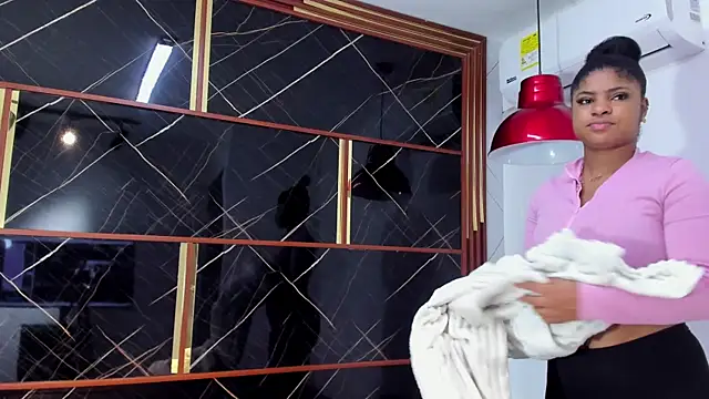 Snapshot of HannyThompson chatting on 15, 4, 2026 HannyThompson online show from 15, 4, 2026