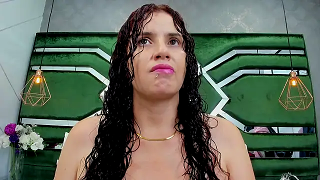 Snapshot of ThaliaCross chatting on 8, 9, 2025 ThaliaCross online show from 8, 9, 2025