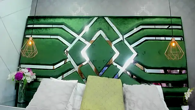 Snapshot of ThaliaCross chatting on 23, 10, 2025 ThaliaCross online show from 23, 10, 2025