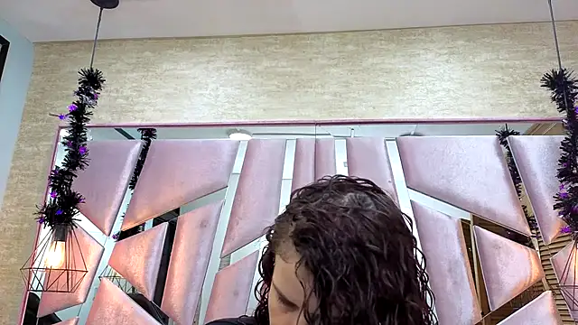 Snapshot of ThaliaCross chatting on 13, 11, 2025 ThaliaCross online show from 13, 11, 2025