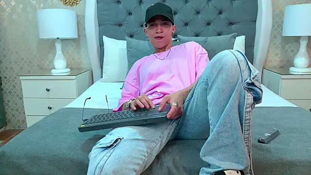 ZoeKrug online show from 8, 11, 2025